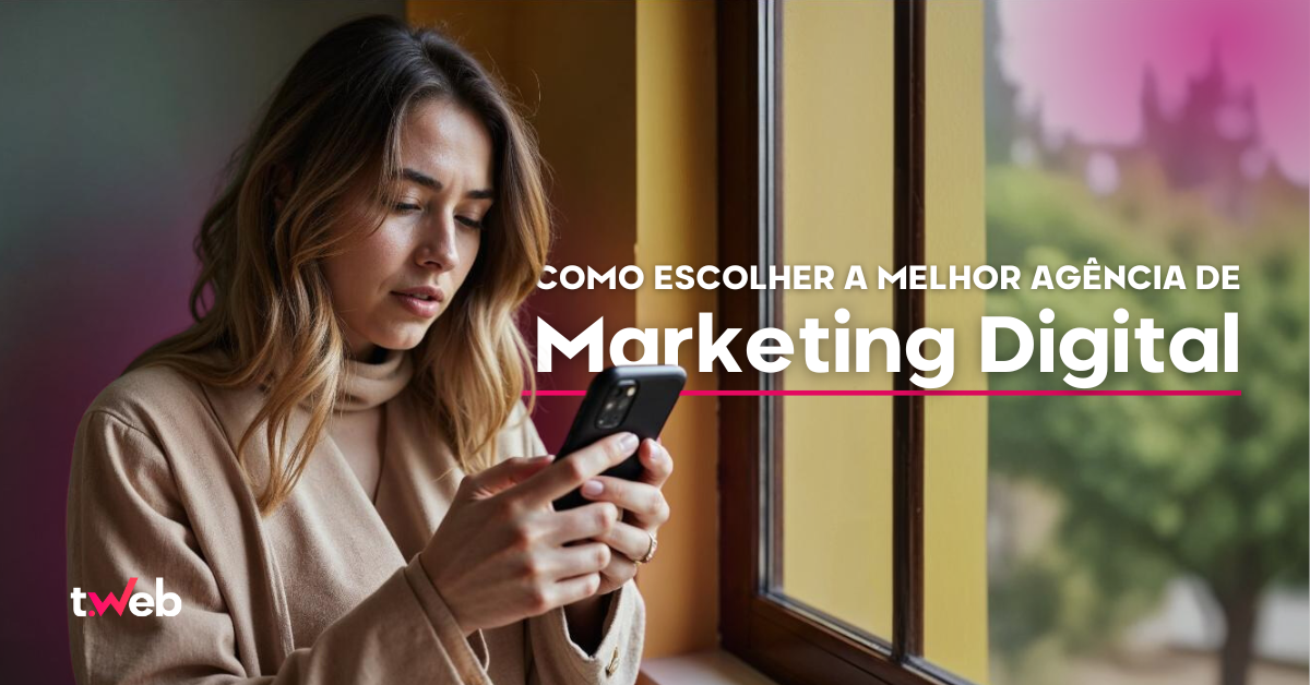 Mulher olhando para o celular perto de uma janela, com a frase 'Como escolher a melhor agência de Marketing Digital' ao lado.